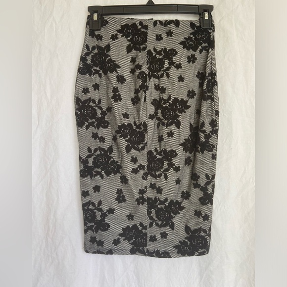 Windsor Floral Skirt Size Small - Picture 6 of 7